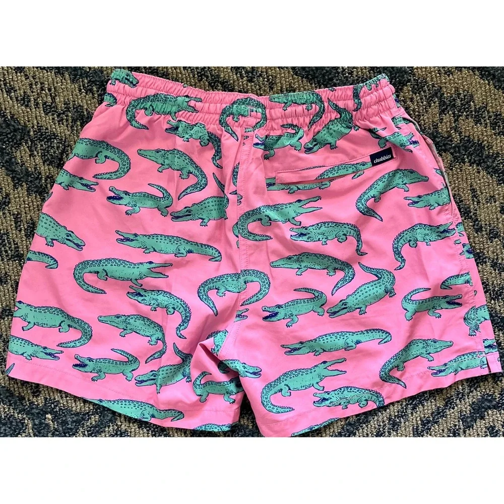 Chubbies Mens Pink Alligator Print Swim Trunks 5.5 Inch Inseam Size Medium